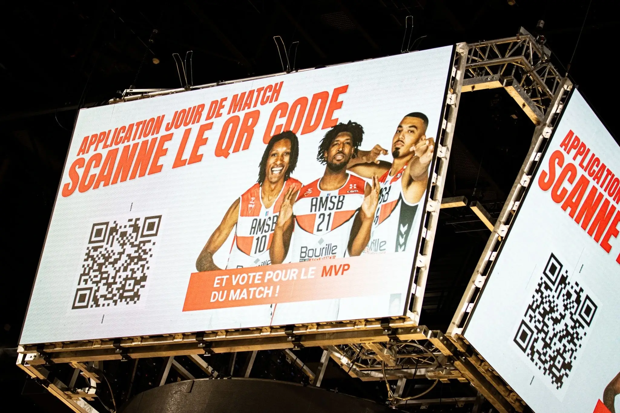 activation de gamification marketing sur un écran de stade